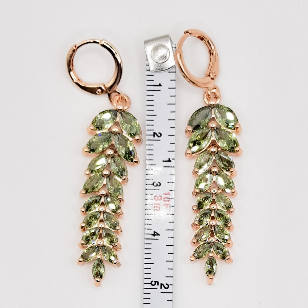 🎀18k Luxury Peridot Leaf Drop Earings - Picture 3 of 5